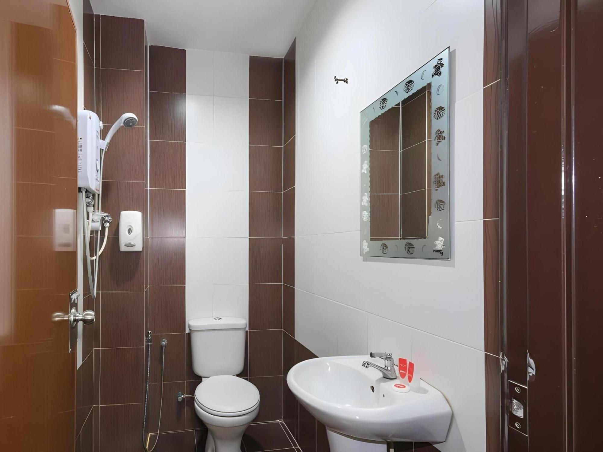Capital O 812 Hotel Smc Seksyen 13 Шах-Алам Экстерьер фото