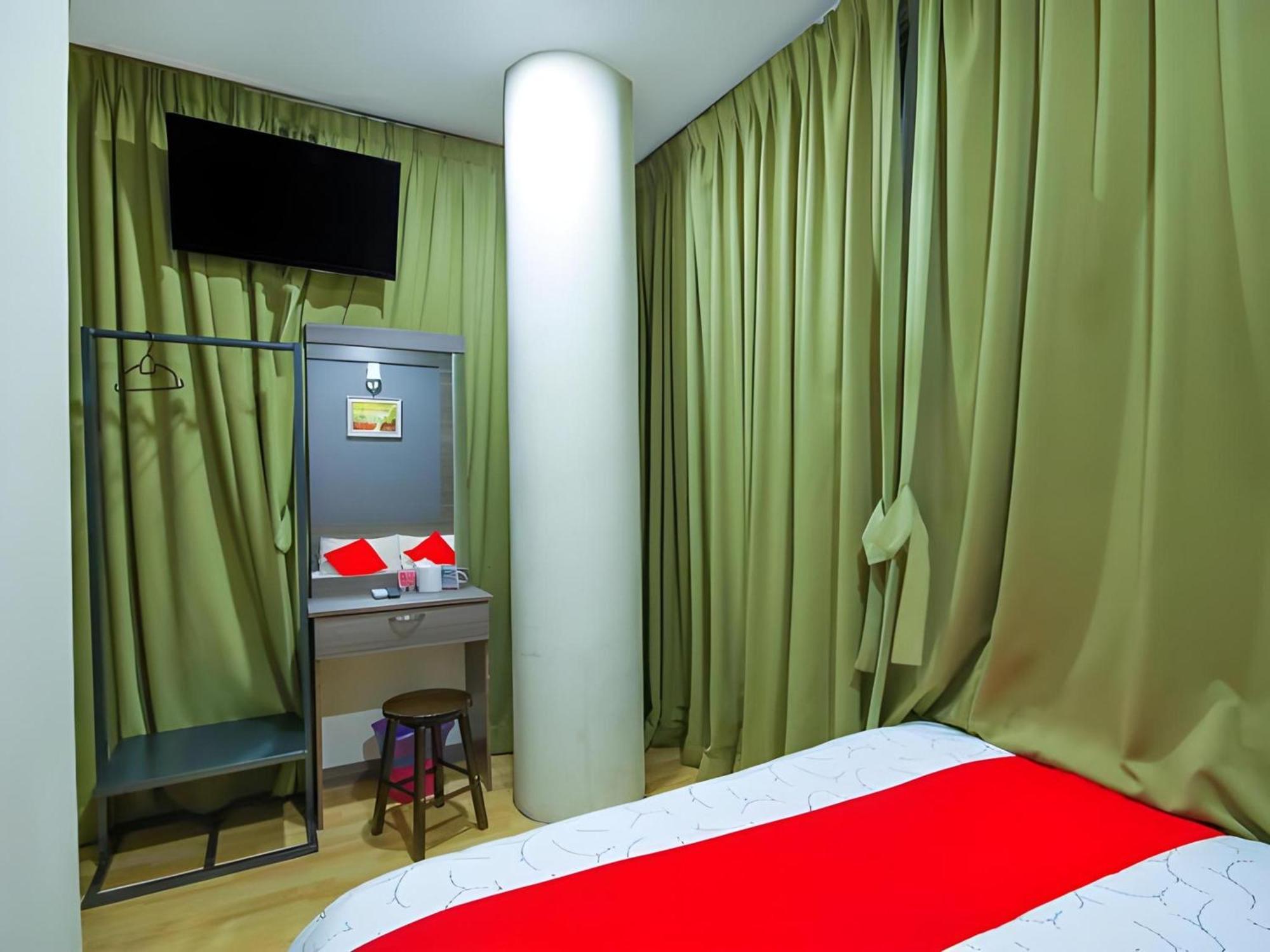 Capital O 812 Hotel Smc Seksyen 13 Шах-Алам Экстерьер фото